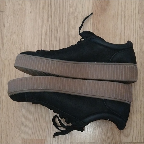 Brash Sneakers - Picture 2 of 3